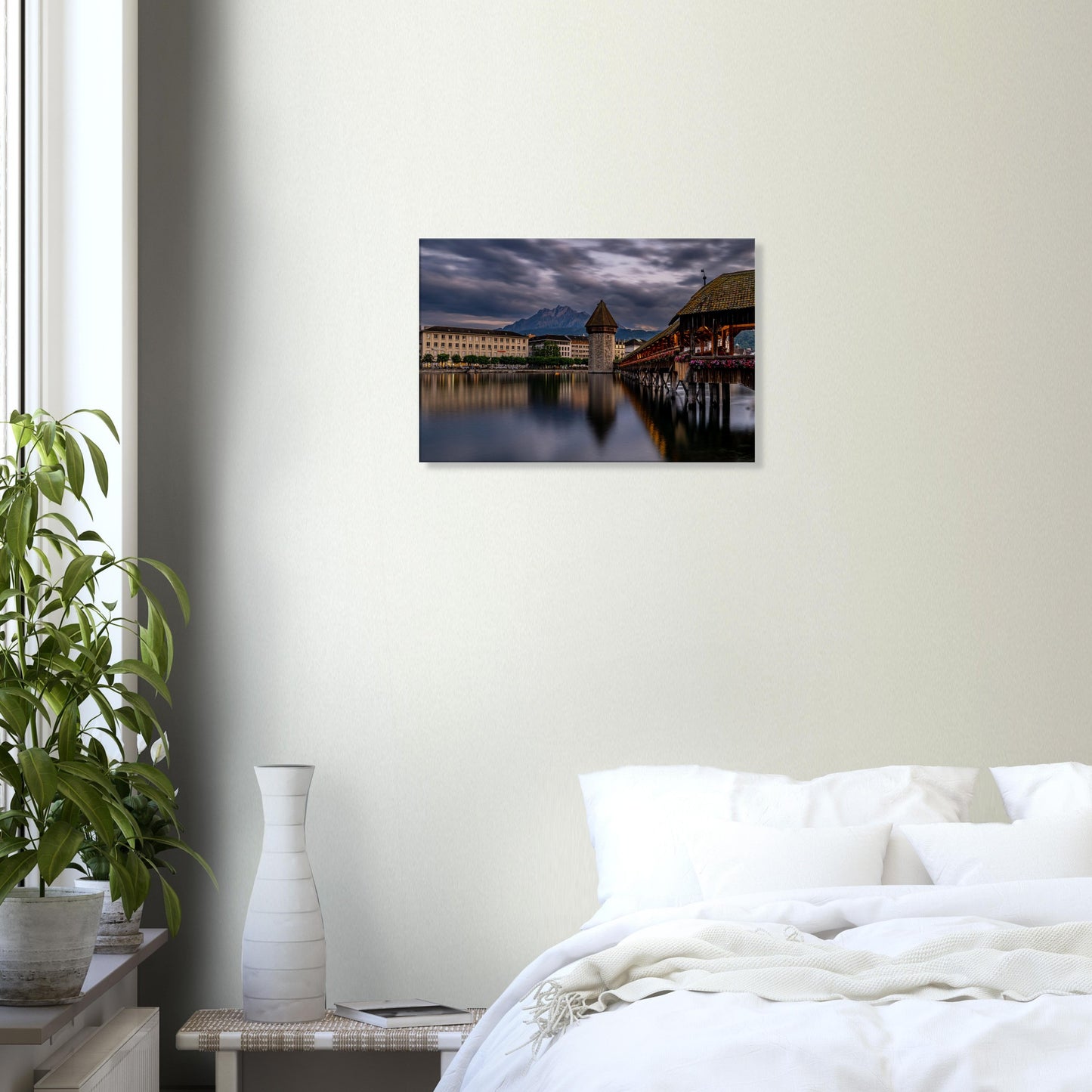 Kapellbrücke Luzern mit Pilatus am Abend auf Leinwand