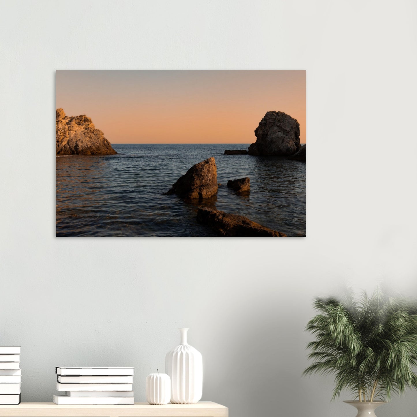 Romantische Bucht am Meer in Orange - Premium Poster