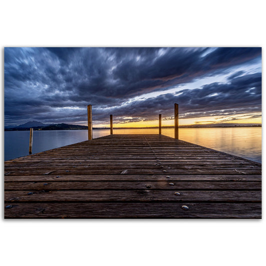 Idyllisches Naturposter: Holzsteg am Zugersee - Premium Poster