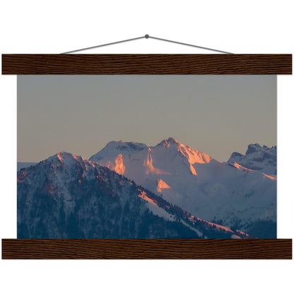 Alpengipfel in Abendrot: Buochserhorn und Brisen Premium Poster aus mattem Papier in Museumsqualität mit Holzleisten