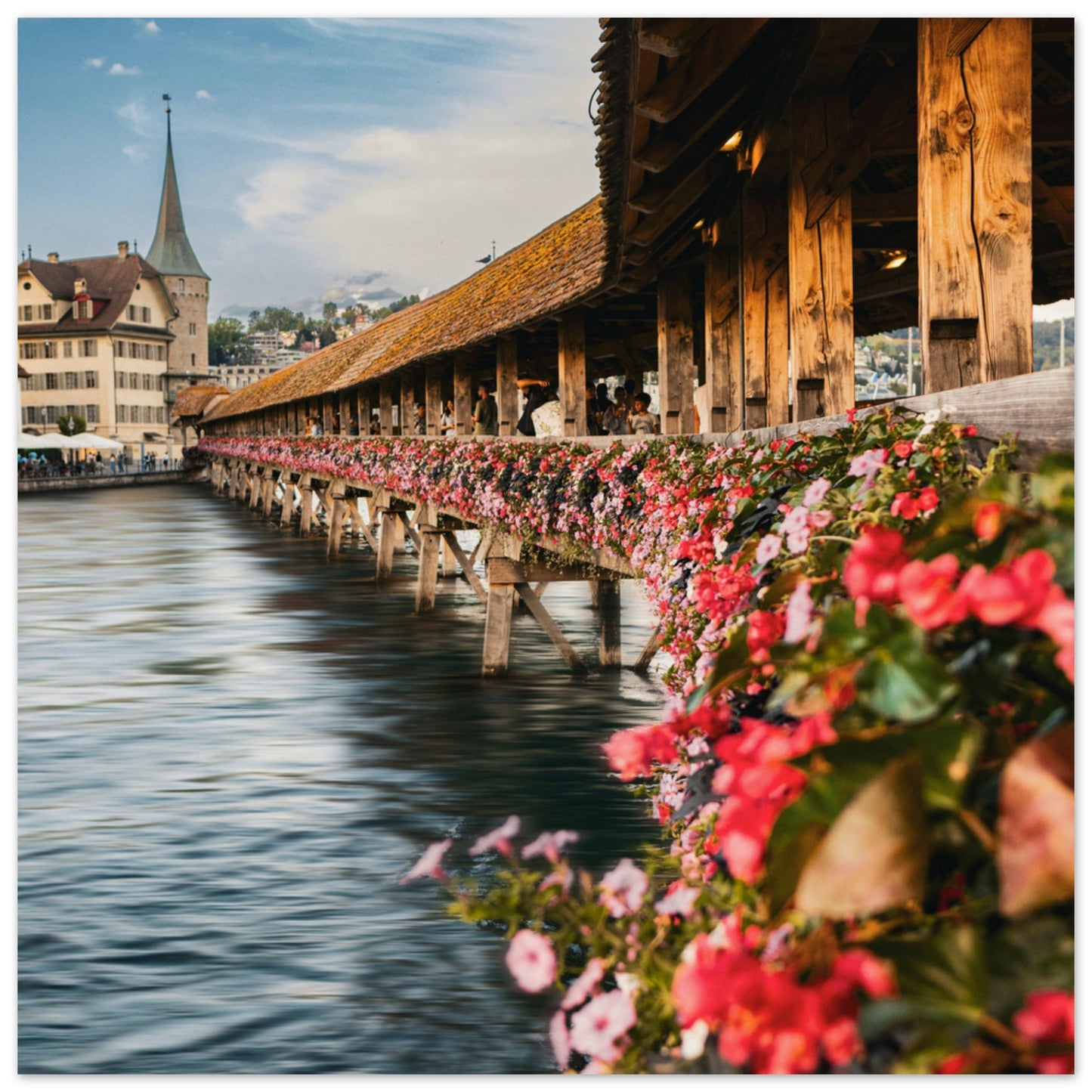 Blumenverzierte Kapellbrücke - Premium Poster