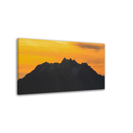 Pilatus mit gelb / orangem Himmel - Leinwand