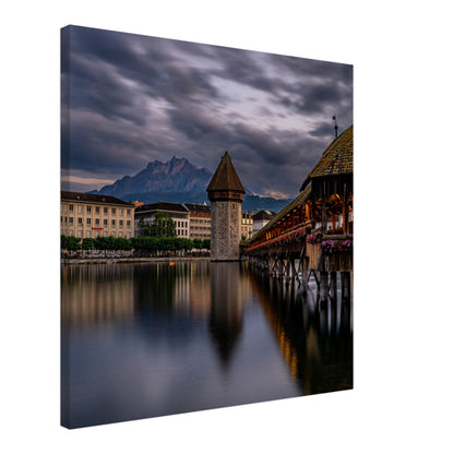 Kapellbrücke Luzern mit Pilatus am Abend auf Leinwand