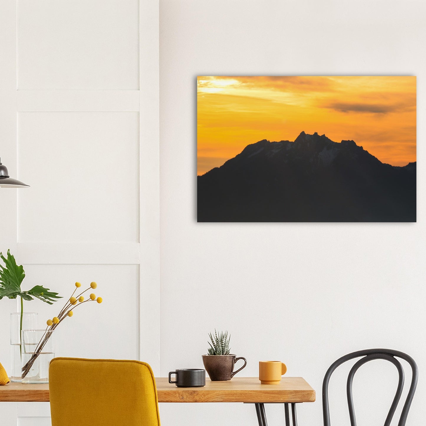 Pilatus mit gelb / orangem Himmel - Premium Poster