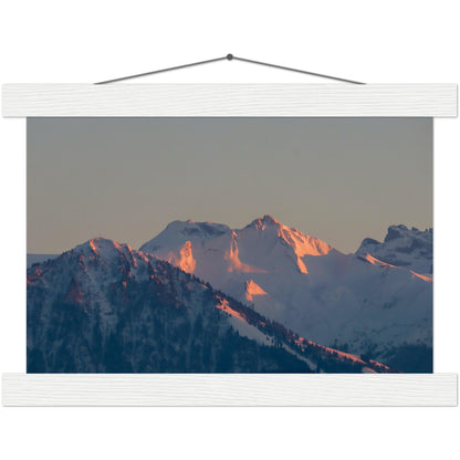 Alpengipfel in Abendrot: Buochserhorn und Brisen Premium Poster aus mattem Papier in Museumsqualität mit Holzleisten