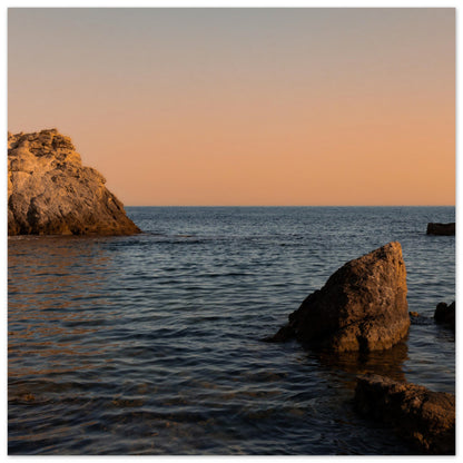 Romantische Bucht am Meer in Orange - Premium Poster