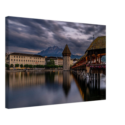 Kapellbrücke Luzern mit Pilatus am Abend auf Leinwand